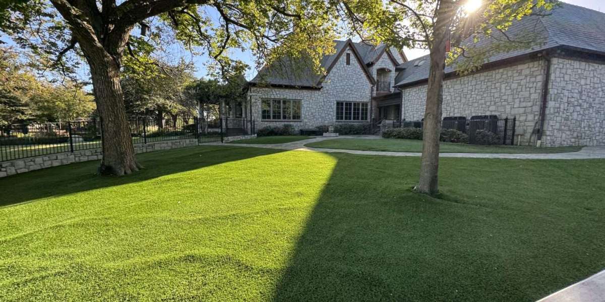 How Does Artificial Grass Improve the Appearance of Commercial Properties